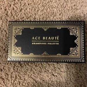 ACe Beautue eyeshadow palette